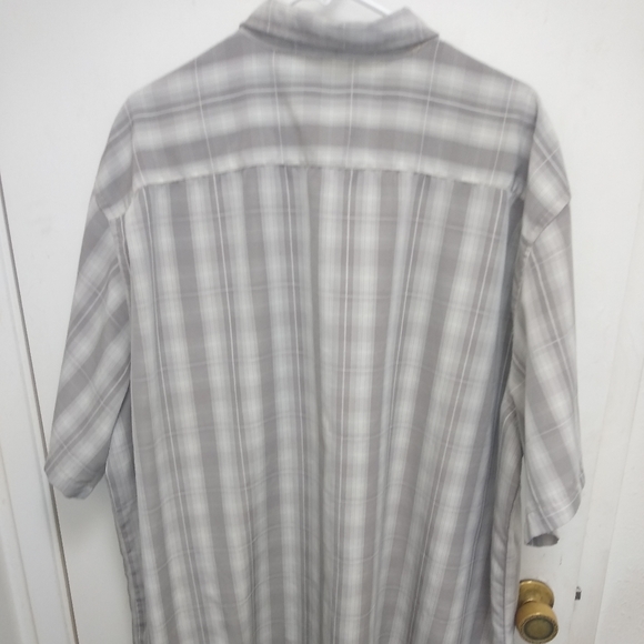 Men's Plus Size Grey and White Shirt - Picture 3 of 4